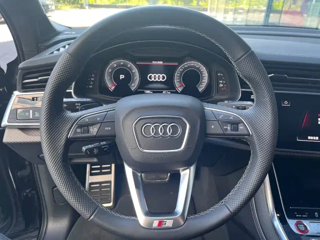 Audi SQ7 — Фото автомобиля 11
