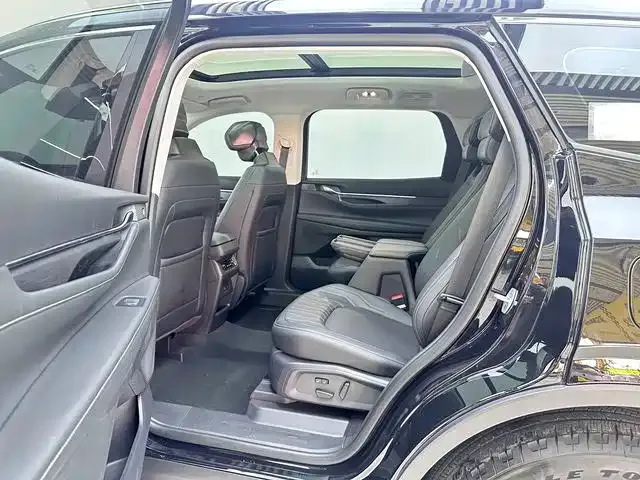 Ford Edge — Фото автомобиля 11