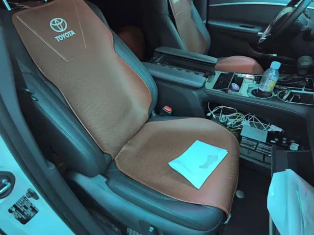 Toyota Sienna — Фото автомобиля 24