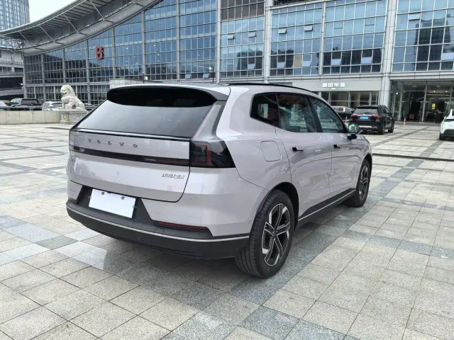 Volvo XC70 Plug-in Hybrid — Фото автомобиля 12