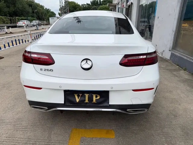 Mercedes-Benz E-Class — Фото автомобиля 4
