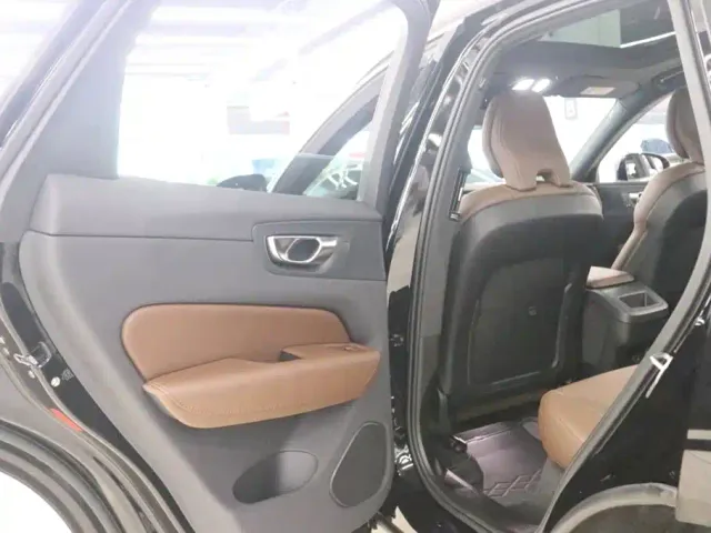 Volvo XC60 — Фото автомобиля 16