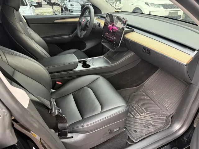 Tesla Model Y — Фото автомобиля 15
