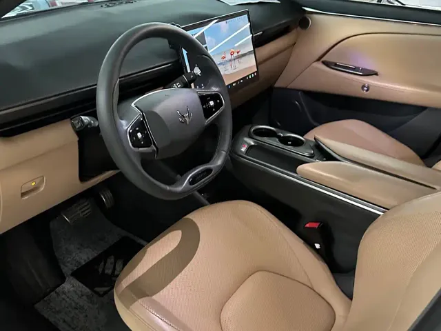 Arcfox Alpha T5 — Фото автомобиля 10