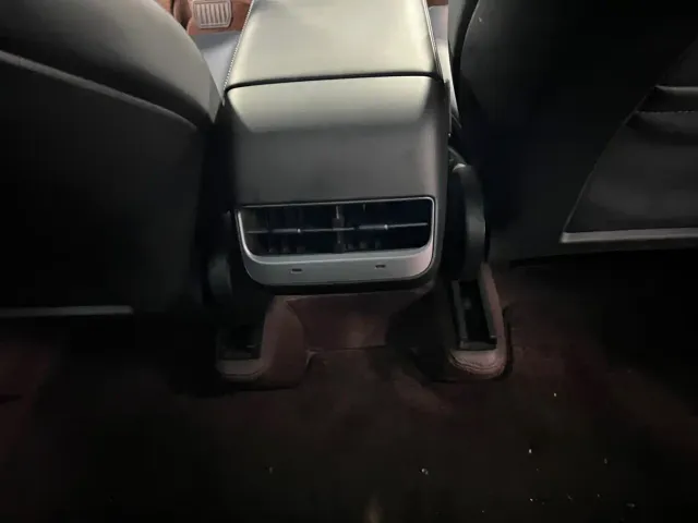 Tesla Model Y — Фото автомобиля 11