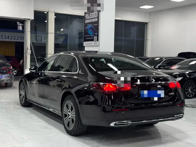 Mercedes-Benz E-Class — Фото автомобиля 6