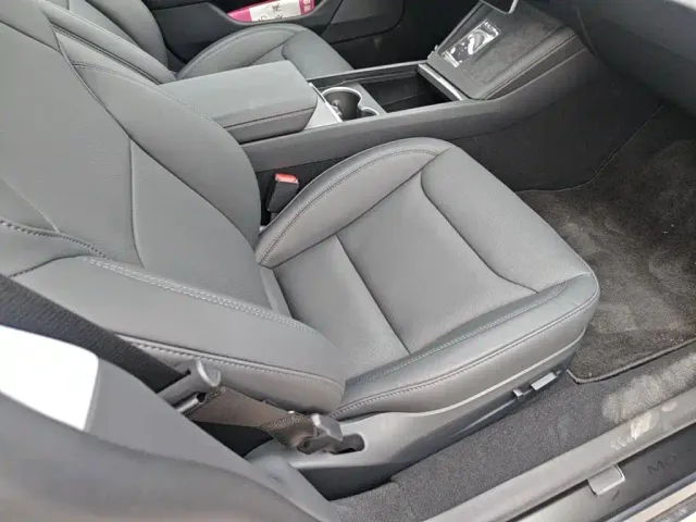Tesla Model 3 — Фото автомобиля 24