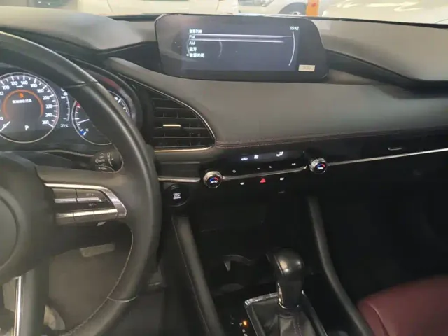 Mazda Axela — Фото автомобиля 12