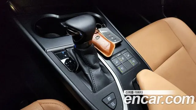 Lexus UX — Фото автомобиля 9