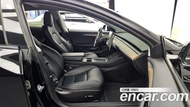 Tesla Model 3 — Фото автомобиля 11