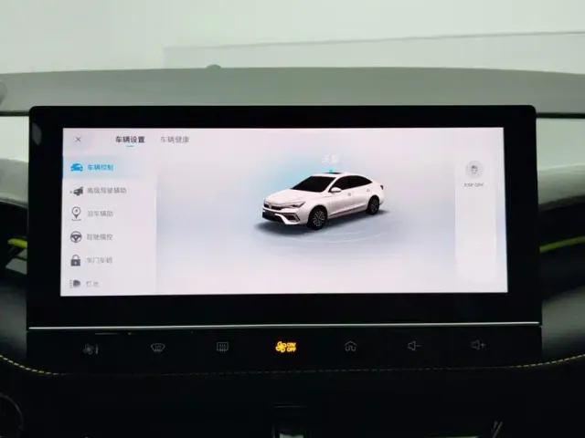Roewe i5 — Фото автомобиля 13