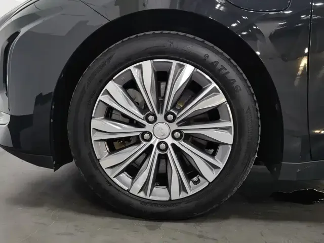 Hongqi E-QM5 — Фото автомобиля 17