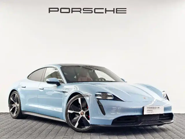 Porsche Taycan — Фото автомобиля 3