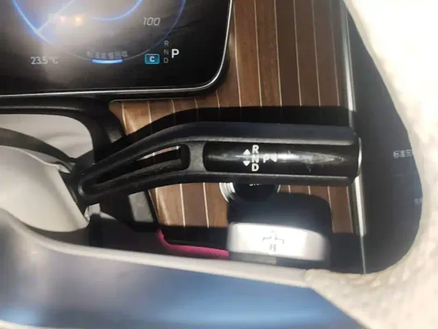 Mercedes-Benz EQE SUV — Фото автомобиля 18