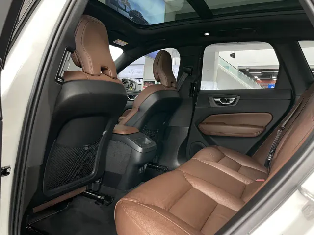 Volvo XC60 — Фото автомобиля 9