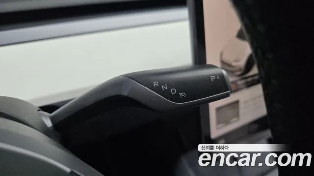 Tesla Model Y — Фото автомобиля 12