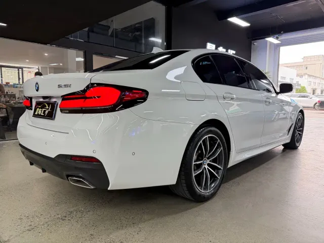BMW 5 Series — Фото автомобиля 13