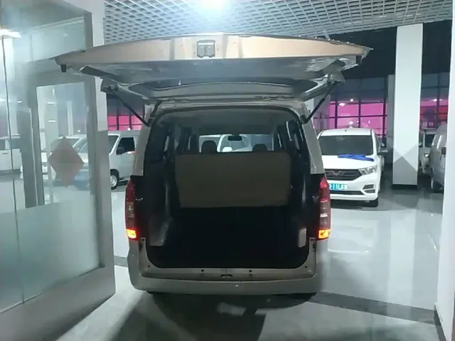 Wuling Hongguang V — Фото автомобиля 18
