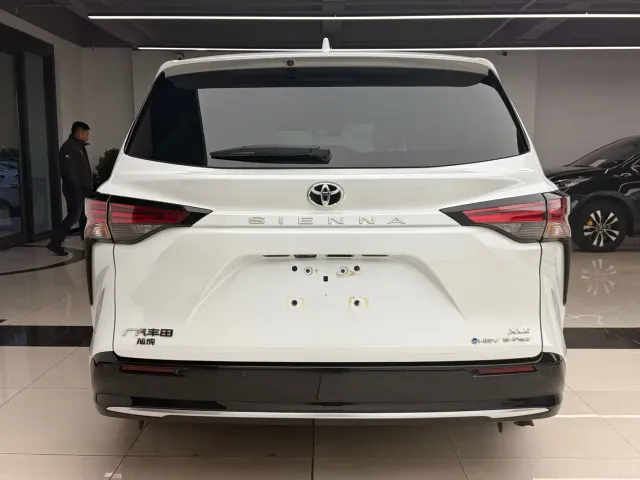 Toyota Sienna — Фото автомобиля 22