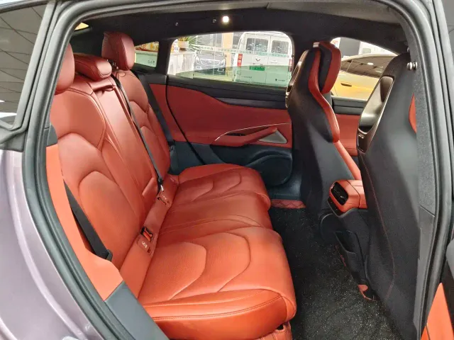 Xiaomi SU7 — Фото автомобиля 12