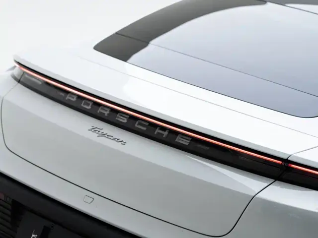 Porsche Taycan — Фото автомобиля 8