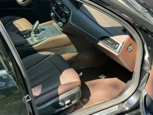 BMW 5 Series — Фото автомобиля 16