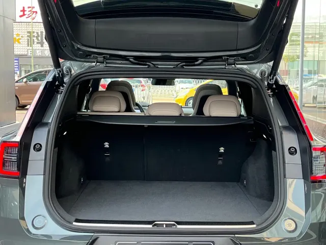 Volvo XC70 Plug-in Hybrid — Фото автомобиля 16