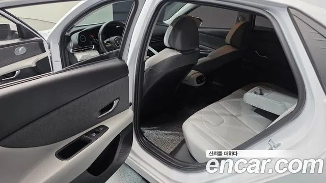 Hyundai AVANTE Avante (CN7) — Фото автомобиля 10
