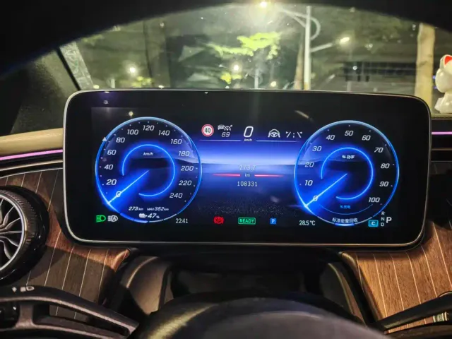 Mercedes-Benz EQE SUV — Фото автомобиля 9