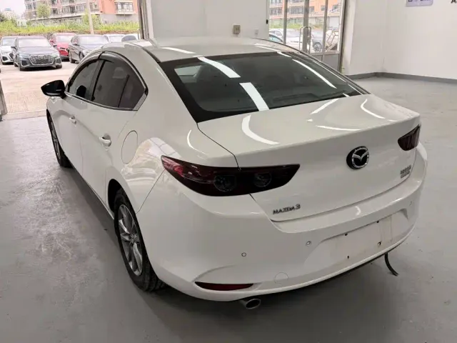Mazda Axela — Фото автомобиля 7
