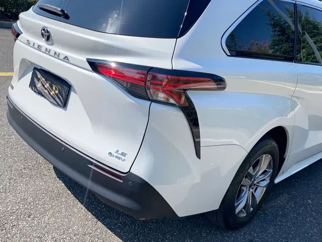 Toyota Sienna — Фото автомобиля 8