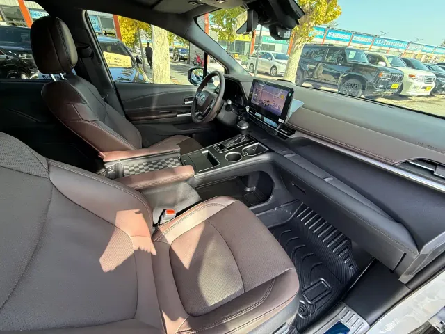 Toyota Granvia — Фото автомобиля 13