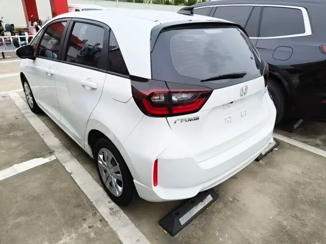 Honda Fit — Фото автомобиля 5