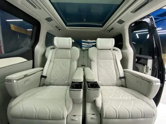 Volvo EM90 — Фото автомобиля 24