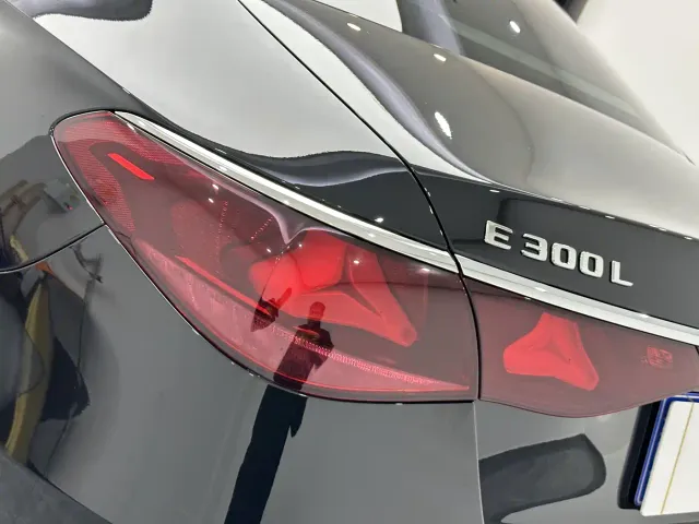 Mercedes-Benz E-Class — Фото автомобиля 22