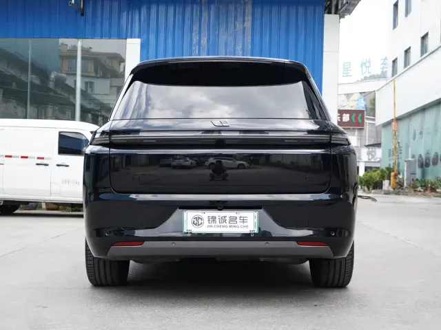 Li Auto L8 — Фото автомобиля 8