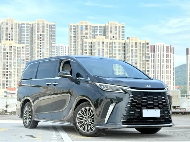 Lexus LM — Фото автомобиля 3
