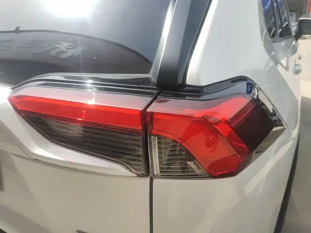 Toyota RAV4 — Фото автомобиля 7