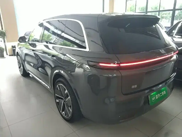 Li Auto L8 — Фото автомобиля 4