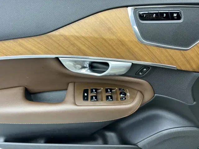 Volvo XC90 — Фото автомобиля 8