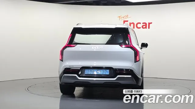 Kia EV9 — Фото автомобиля 4