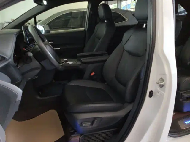 Toyota Sienna — Фото автомобиля 14