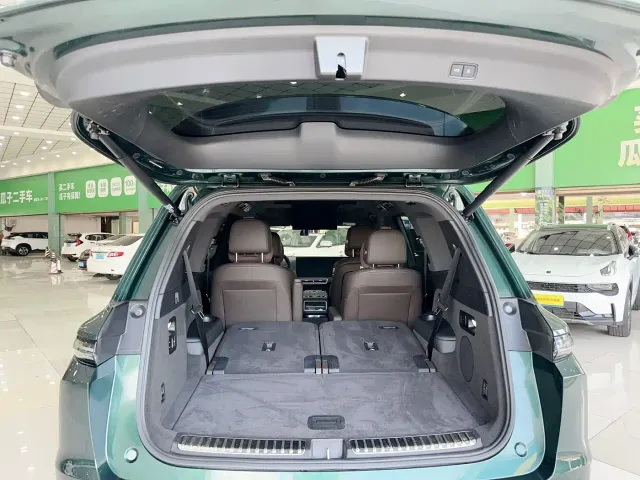 Li Auto L9 — Фото автомобиля 25