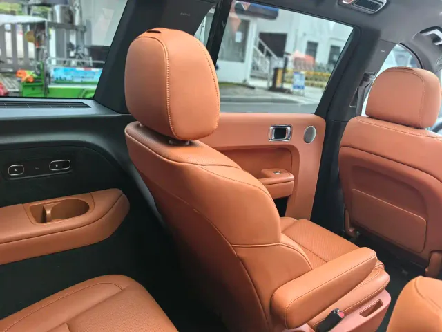 Li Auto L9 — Фото автомобиля 19