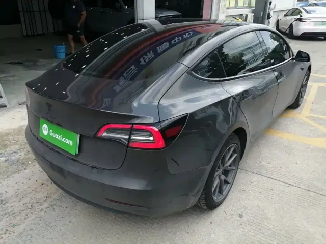 Tesla Model 3 — Фото автомобиля 6