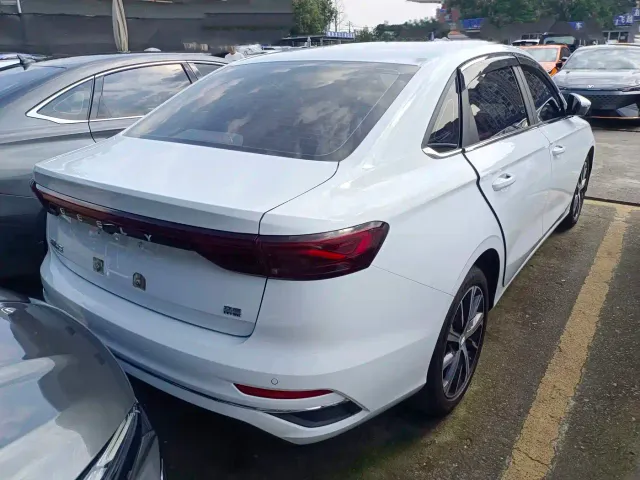 Geely Emgrand — Фото автомобиля 16
