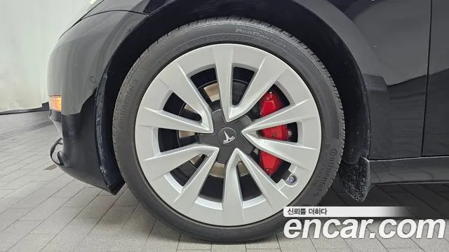 Tesla Model 3 — Фото автомобиля 5