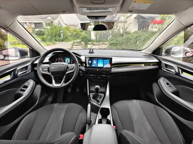 Roewe i5 — Фото автомобиля 11