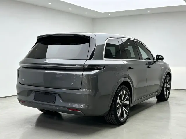 Li Auto L8 — Фото автомобиля 16