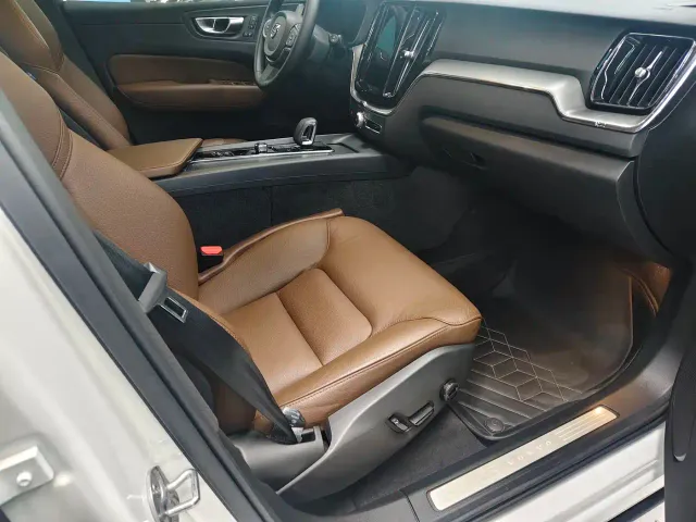 Volvo XC60 — Фото автомобиля 12